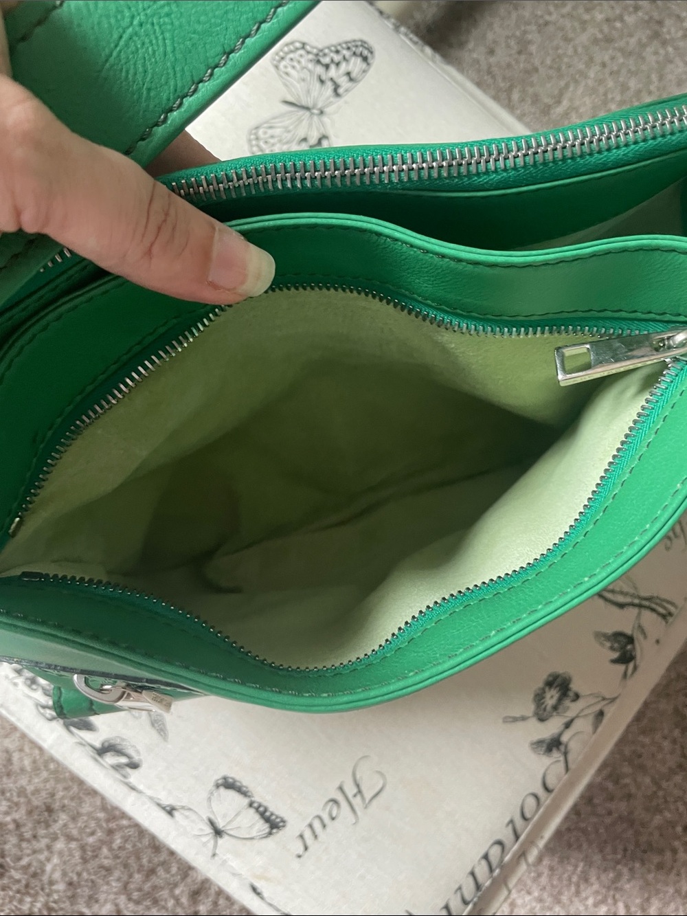 Marc Jacobs Emerald Green Leather Shoulder Bag with Front Pockets - Picture 9 of 14